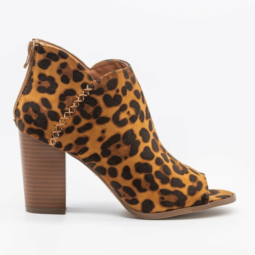 ❤HOST PICK ❤Refresh Ankle Boots   5 1/2 NEW